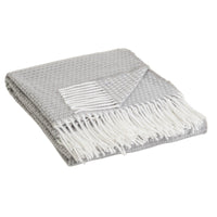Manta gris de 130x160 cm con flecos