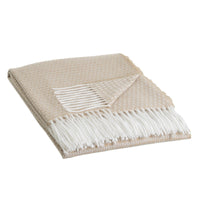 Manta beige de 130x160 cm con flecos