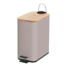 Papelera de pedal rectangular beige de 5 litros con tapa de bambú
