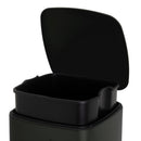 Papelera cuadrada de pedal negra de 20 litros